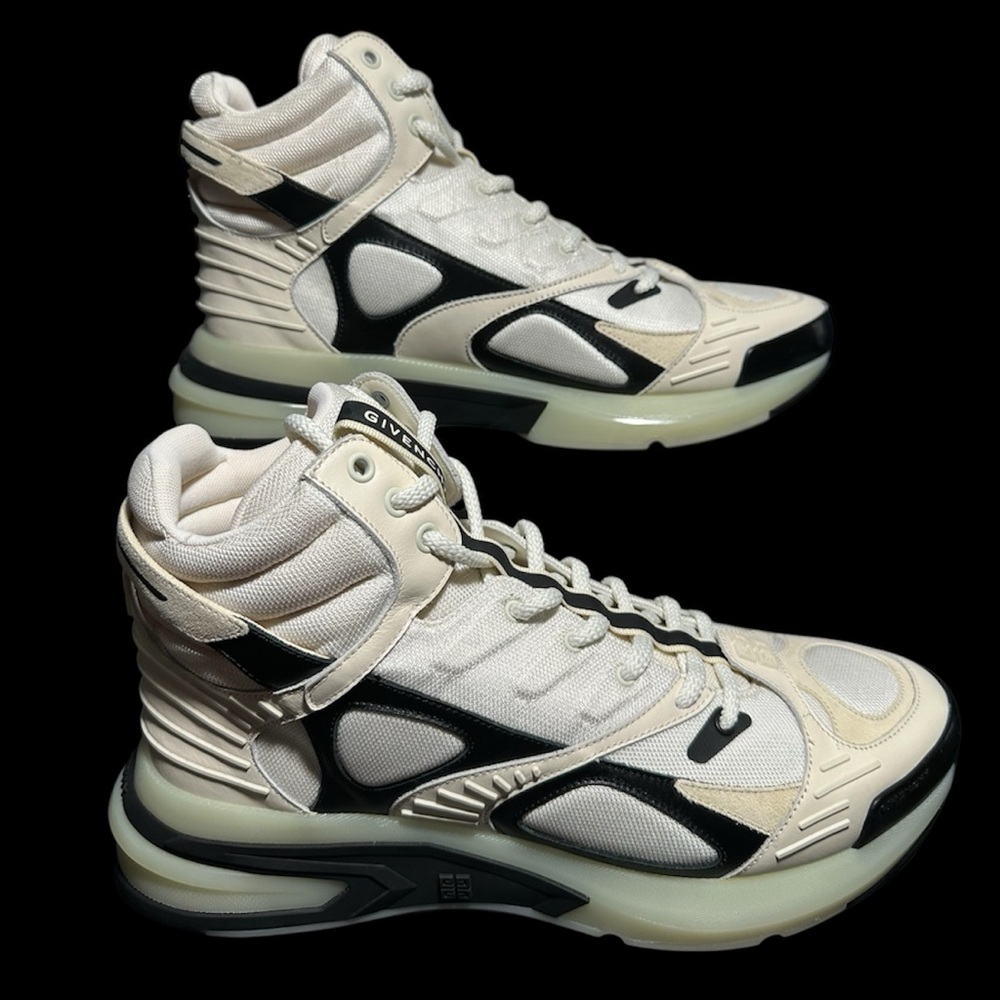 GIVENCHY